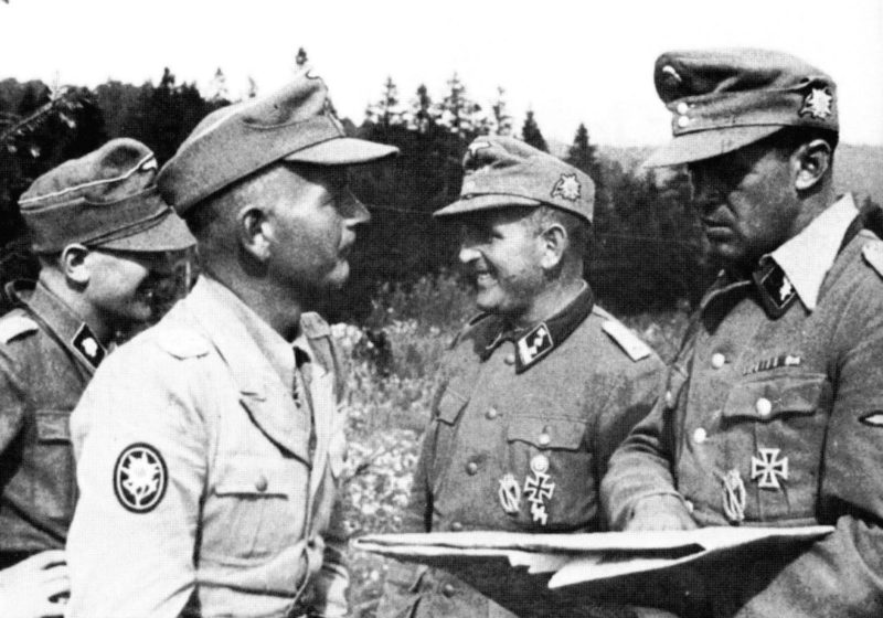 Отто Кумм с офицерами в Венгрии. 1945 г.