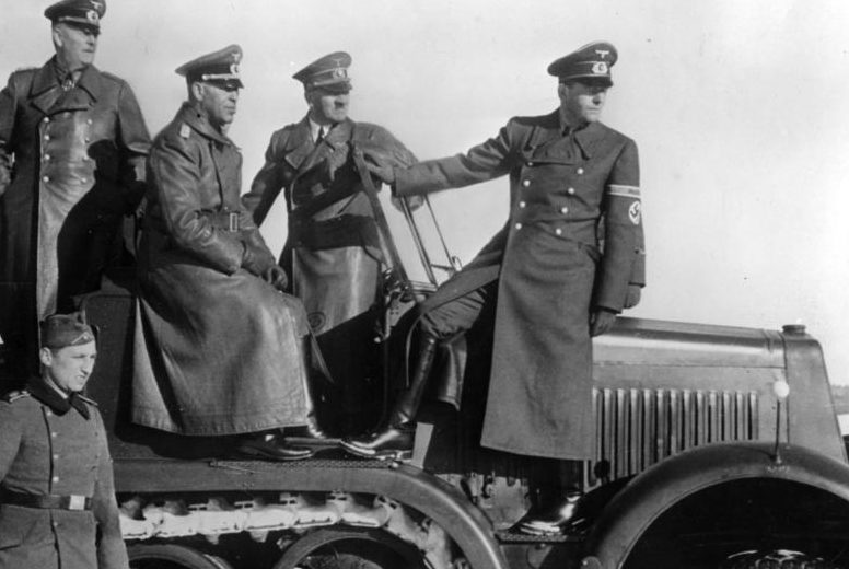 Вильгельм Кейтель и Адольф Гитлер. 1943 г.