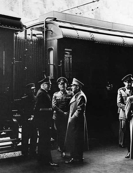Вильгельм Кейтель, Бенито Муссолини и Адольф Гитлер. 1943г.