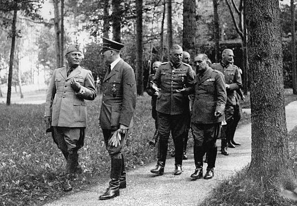 Вильгельм Кейтель, Бенито Муссолини и Адольф Гитлер. 1943г.