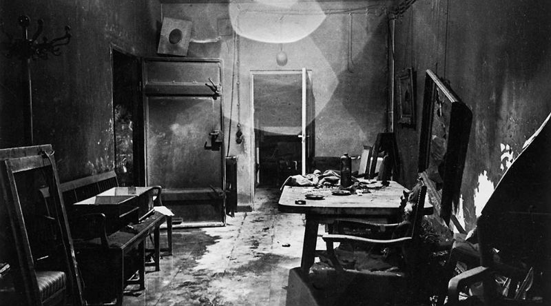 Комнаты фюрербункера после его захвата.