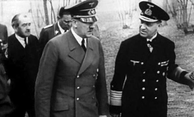 Эрих Редер и Адольф Гитлер. 1939 г.