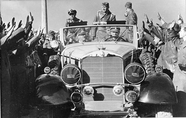 Вальтер Рейхенау в свите Адольфа Гитлера. 1939 г