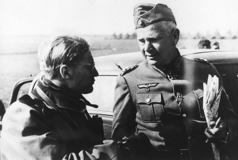 Вальтер Рейхенау с сыном. 1940 г.