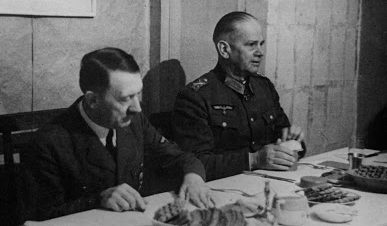 Вальтер Рейхенау и Адольф Гитлер. 1941 г.
