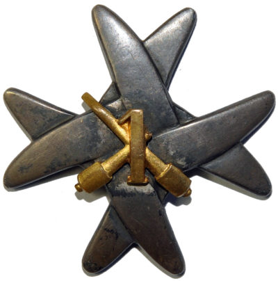 Аверс и реверс полкового знака 1-го легкого зенитного артиллерийского полка 1-й бронетанковой дивизии.
