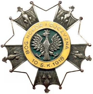 Аверс и реверс офицерского полкового знака 10-го полка конных стрелков.