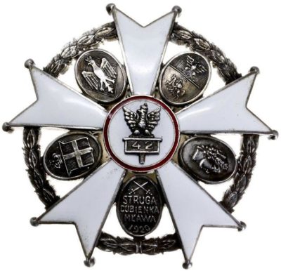 Аверс и реверс офицерского полкового знака 42-го стрелкового полка.