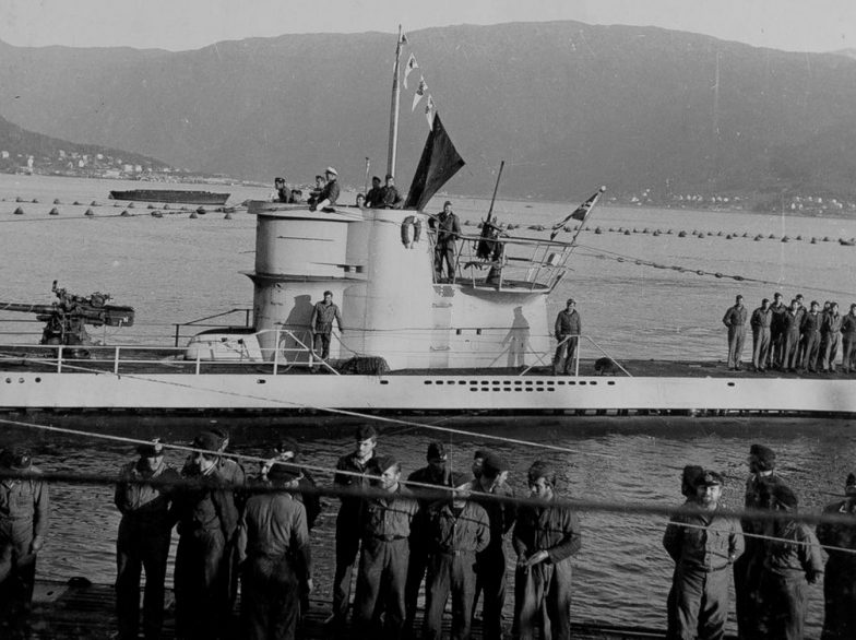 Подлодка «U-255» в гавани Нарвика. Июль 1942 г.