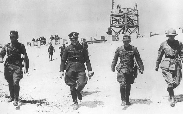Эрвин Роммель с офицерами. Ливия.1941 г.