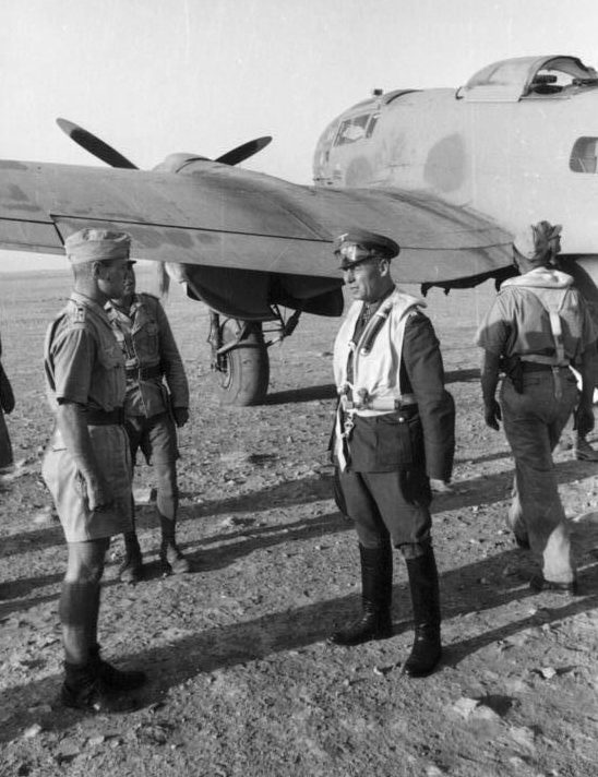 Эрвин Роммель у самолета. Северная Африка. 1941 г.