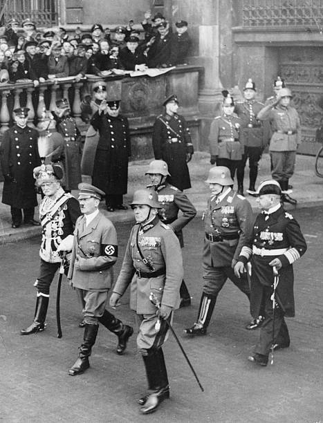 Вернер Фрич в свите Адольфа Гитлера. 1935 г.