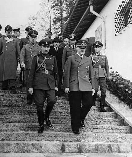 Рудольф Шмидт в свите Гитлера. 1941 г.