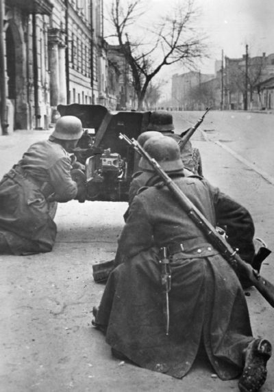 Немцы входят в город. 24 октября 1941 г.