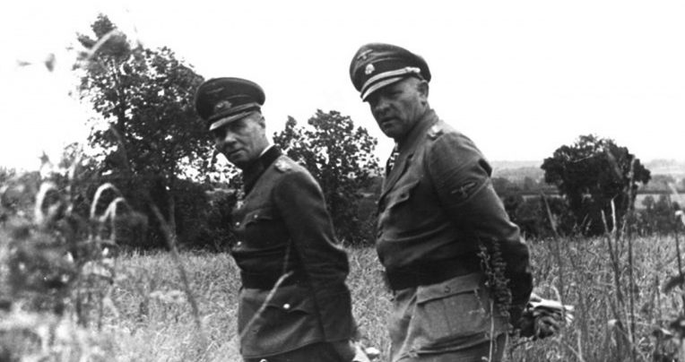 Эрвин Роммель и Йозеф Дитрих «Зепп» на фронте, во время вторжения союзников в Нормандию. 1944 г.