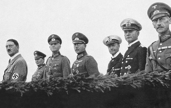 Вернер Фрич в свите Гитлера. 1935 г.