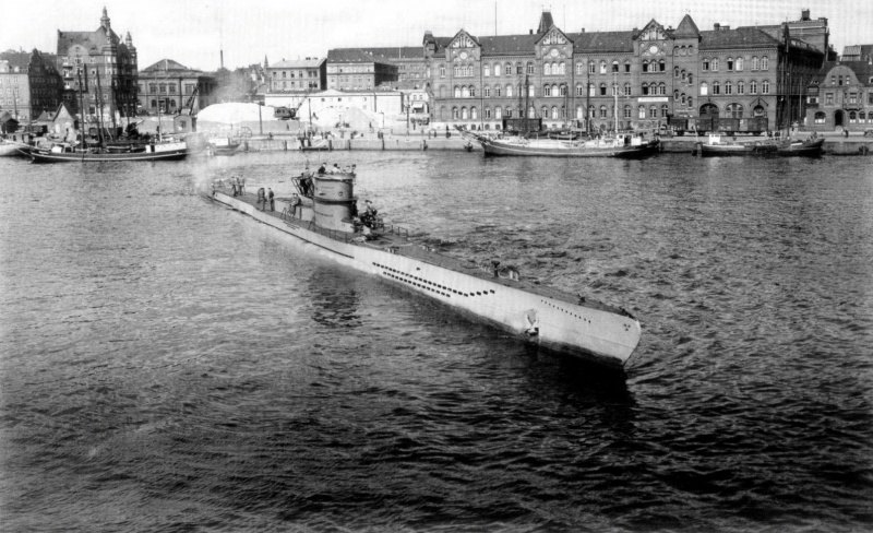 Подлодка «U-218» выходит из Киля. Август 1942 г.