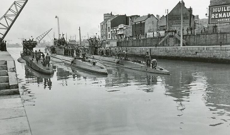 Южный вход в порт Сент-Назер: подлодки «U-552», «U-567» и «U-93». Сентябрь 1942 г. 