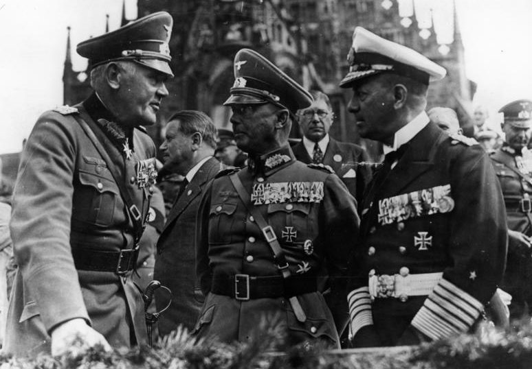 Вернер Фрич и Вернер фон Бломберг и Эрих Редер. 1936 г.