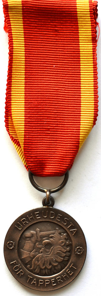  Аверс и реверс медали Свободы 2-го класса ордена Креста Свободы.
