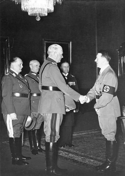 Вернер Фрич, Герман Геринг, Адольф Гитлер, Эрих Редер и Вернер фон Бломберг. 1936 г.