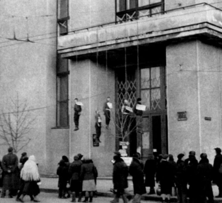 Первый день оккупации: виселицы на балконах улицы Сумской. 25 октября 1941 г.