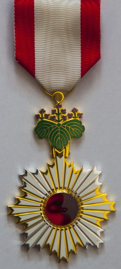 Орден Восходящего солнца 5-й степени.