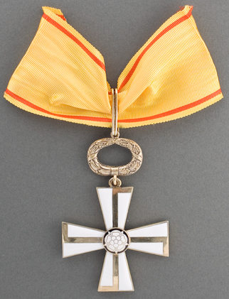 Крест 1-го класса ордена Креста Свободы за гражданские заслуги.