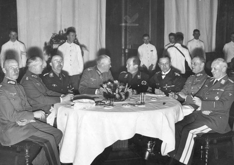 Герд фон Рунштедт среди генералов Вермахта. 1935 г.