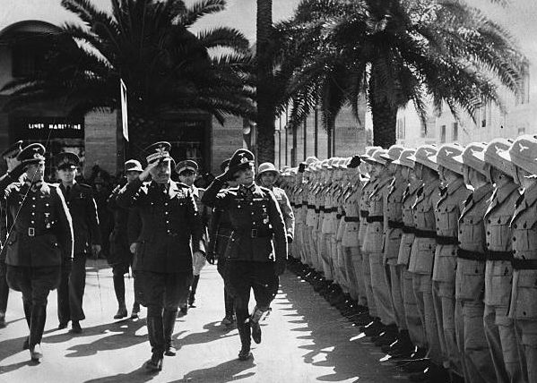  Эрвин Роммель и Итало Гарибольди на осмотре немецких войск. 1941 г. 