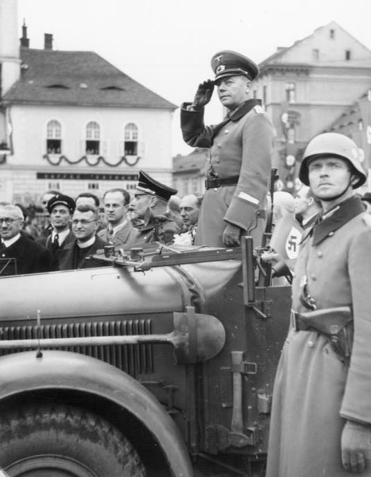 Герд фон Рунштедт на параде немецких войск в Судетах. 1938 г.