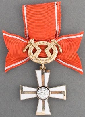 Крест 2-го класса ордена Креста Свободы за военные заслуги в военное время.