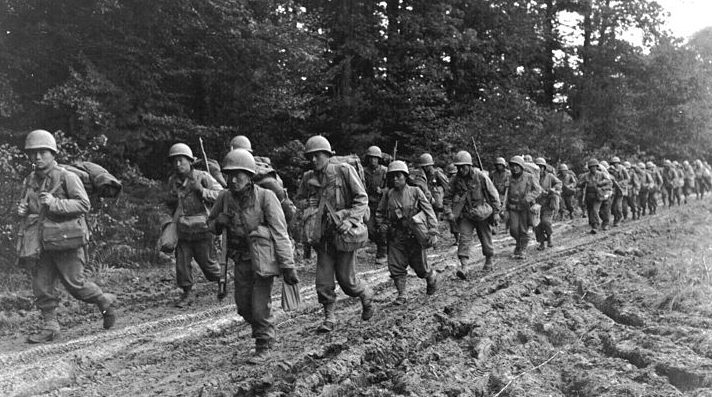 Воины 442-го полка во Франции в конце 1944 года.