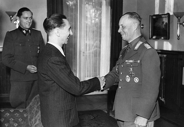 Эрвин Роммель и Йозеф Геббельс. 1942 г. 