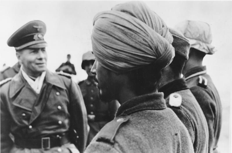 Эрвин Роммель инспектирует войска «Индийского легиона». Нормандия. 1944 г.