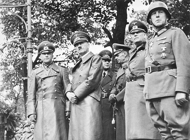 Герд фон Рунштедт, Адольф Гитлер и Вальтер фон Браухич на параде. Варшава. 1939 г.