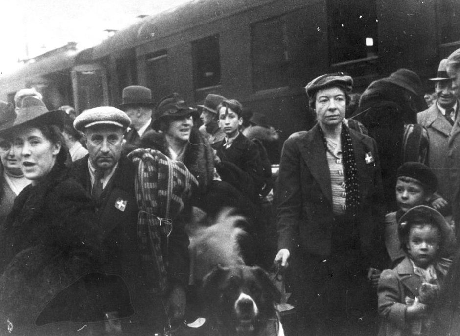 Швейцарские граждане покидают Варшаву. 23 сентября 1939 г.