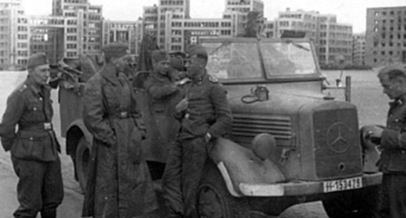 Немцы у Госпрома. Осень 1941 г.