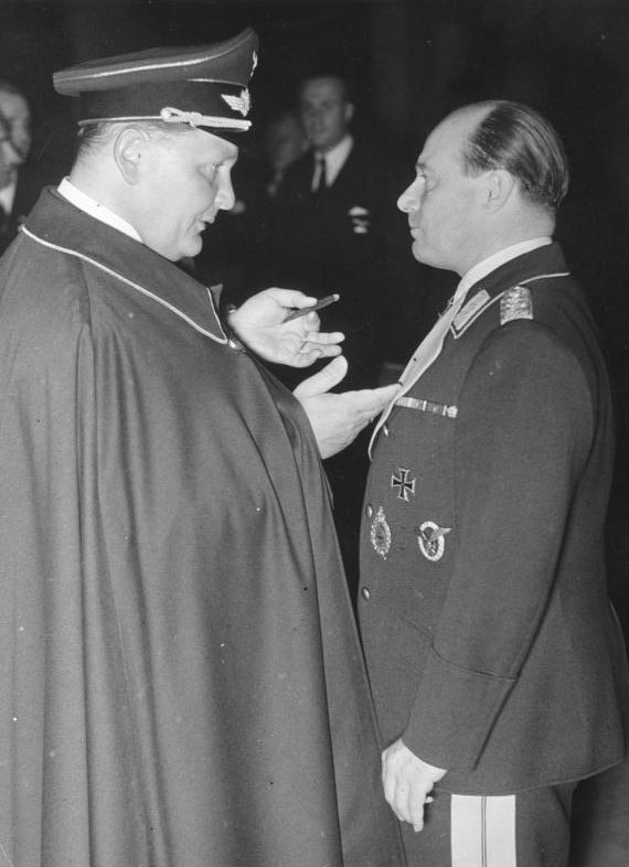 Эрнст Удет и Герман Геринг. 1938 г.