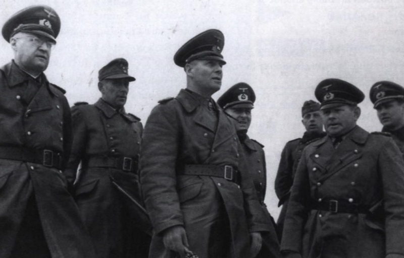 Эрвин Роммель инспектируют укрепления Атлантического вала. 1944 г.