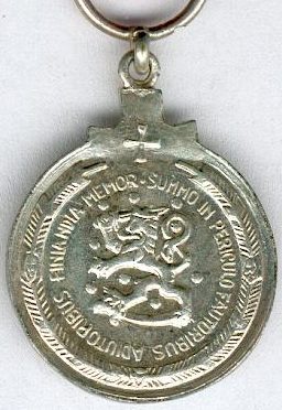 Аверс и реверс серебряной медали «За зимнюю войну» для иностранцев. 