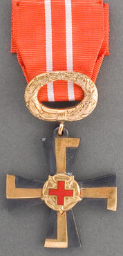 Крест 3-го класса ордена Креста Свободы за гражданские заслуги с Красным Крестом. 