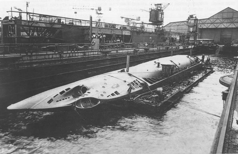 Сборка подлодки «U-24» в Констанце после перевозки по железной дороге. 1942 г.