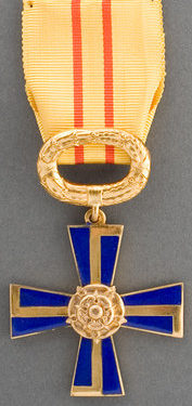 Крест 3-го класса ордена Креста Свободы за гражданские заслуги.