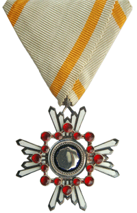 Орден Священного сокровища 6-й степени.
