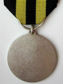 Аверс и реверс медали гражданской обороны «За заслуги» 1-й степени.