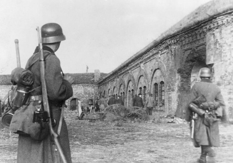 Немцы занимают форт в Садыбе. 29 сентября 1939 г.