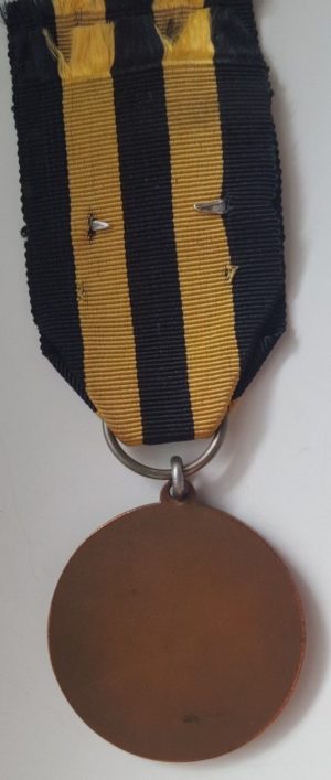 Аверс и реверс медали гражданской обороны «За заслуги» 2-й степени.