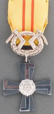 Крест 4-го класса ордена Креста Свободы за военные заслуги в мирное время.
