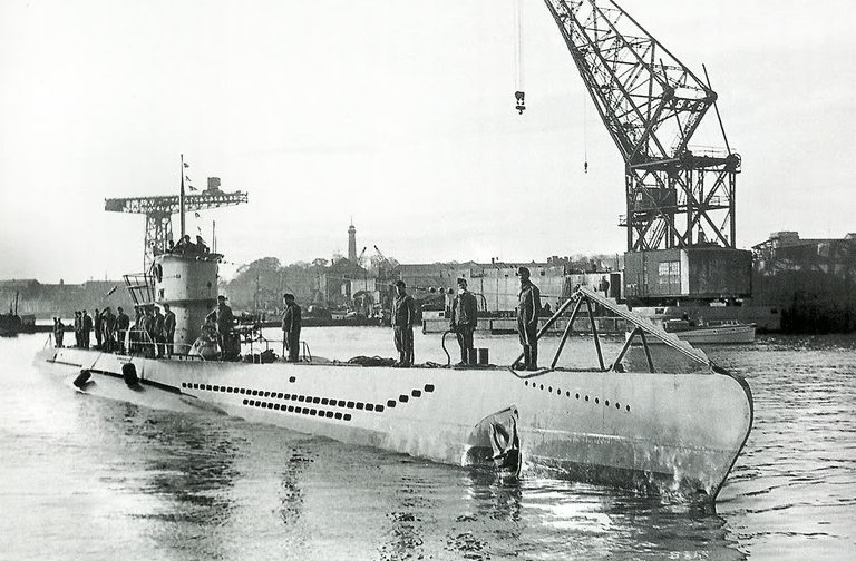 Подлодка «U-37» подходит к причалу в Лорьяне. 1942 г. 